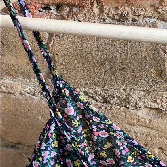 Urban Outfitter’s Floral ruffle top - Picture 4 of 5